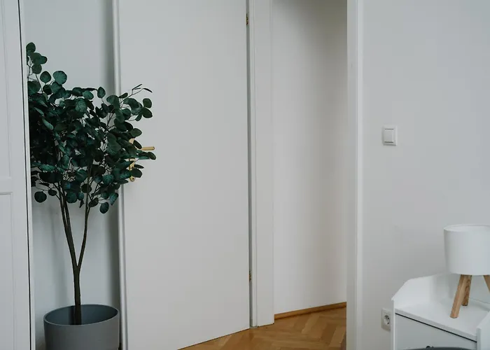Apartment 110qm, 4 Bedrooms, Near Schoenbrunn - Axara Housing Osw 33 *