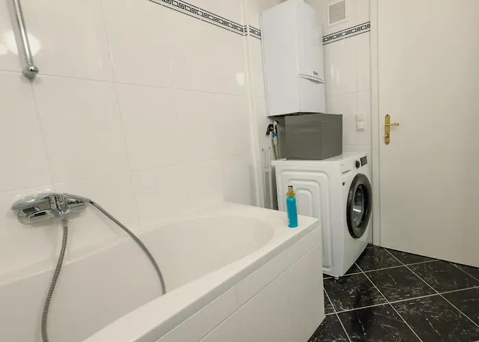 Apartment 110qm, 4 Bedrooms, Near Schoenbrunn - Axara Housing Osw 33 *
